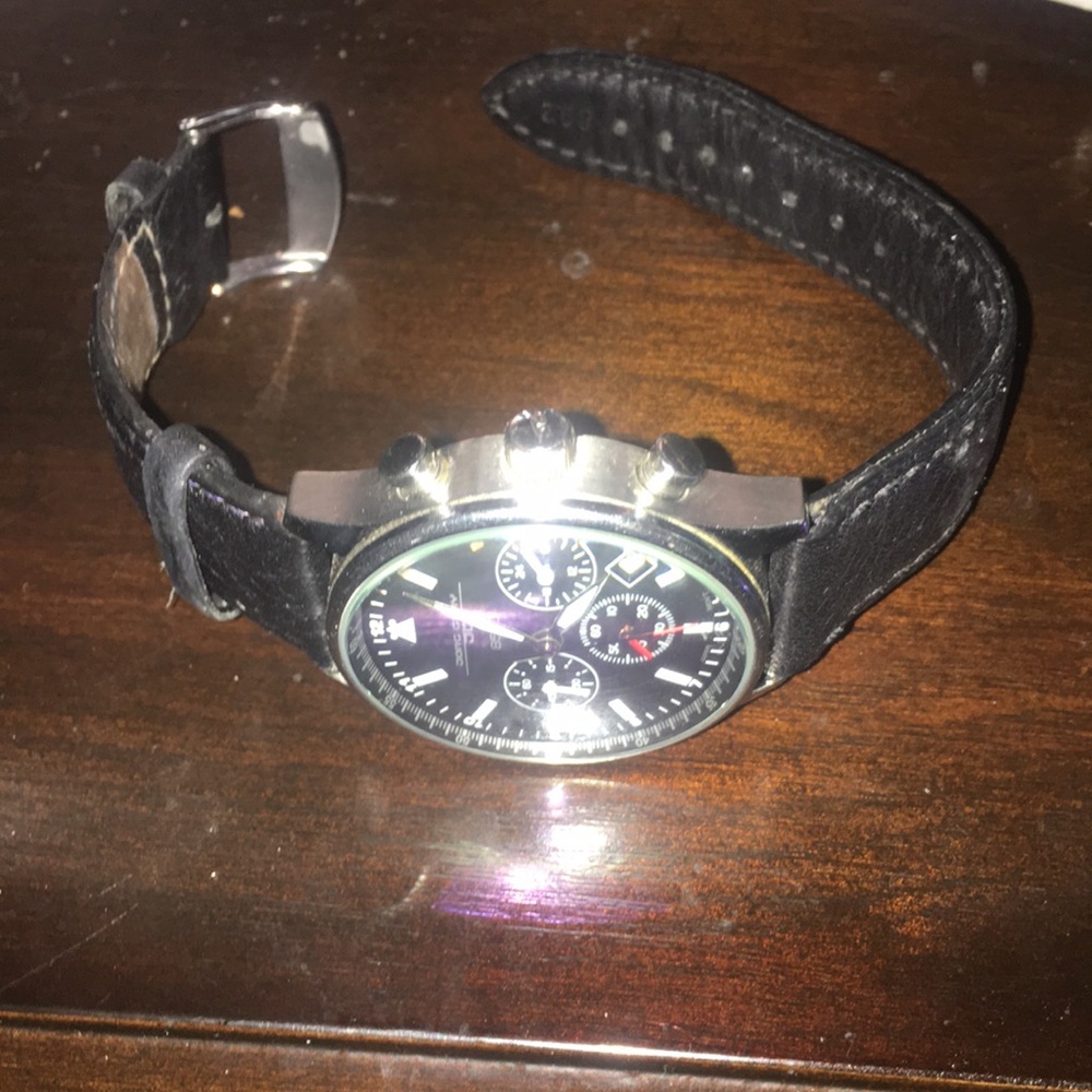 Watch - Picture 3 of 3